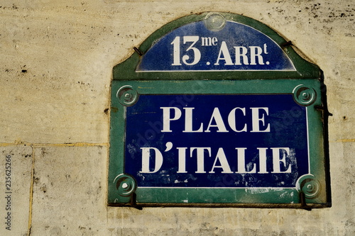 Fototapeta Naklejka Na Ścianę i Meble -  place d’Italie; Paris; plaque de nom de rue