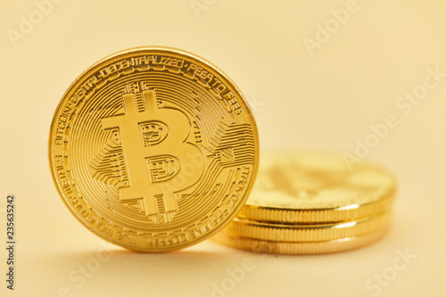 Stapel Bitcoin Münzen als Digitalwährung Konzept photo