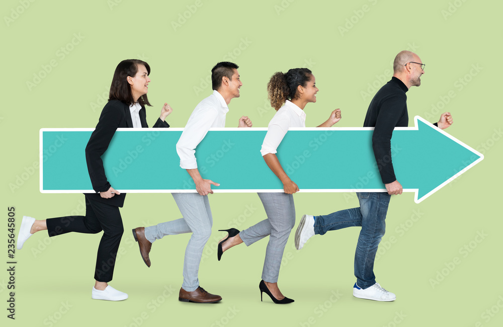 Obraz premium Biznesmeni ze strzałką do przodu