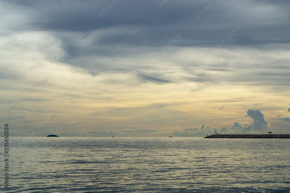 Fototapeta premium sunset over the sea