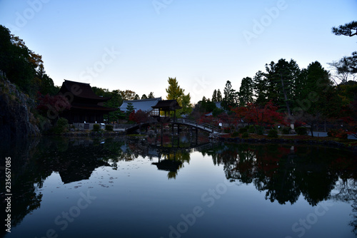虎渓山永保寺庭園の美しい夕景