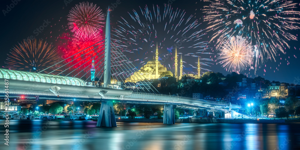 Naklejka premium Beautiful fireworks above Bosphorus bridge at night Istanbul