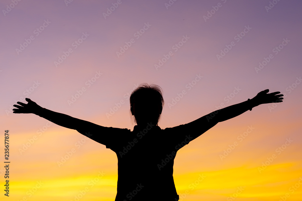 Fototapeta premium Young woman relaxing with sunset
