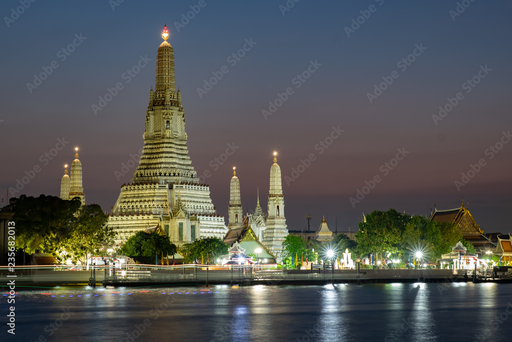 Famous temple in Thailand (Wat Arun)