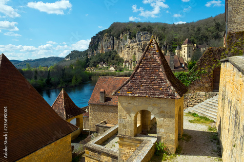 Picturesque honeypot village of La Roque-Gageac is built under the cliffs beside the Dordogne River in Dordogne  Nouvelle Aquitaine  France. 