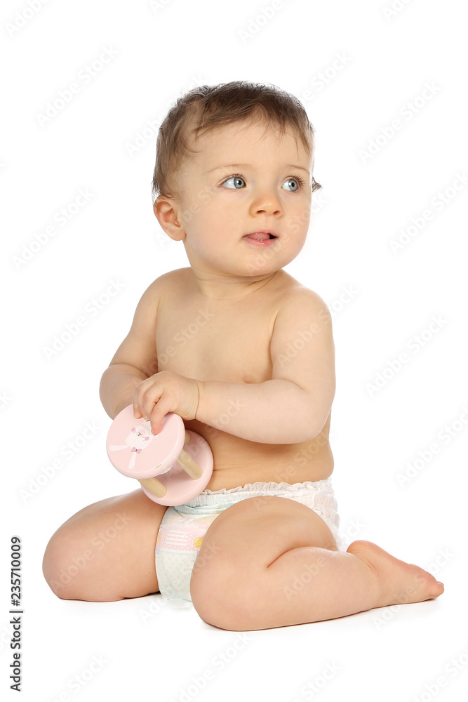 Baby mit Windel hält ein Spielzeug Baby mit Windel hält ein Spielzeug