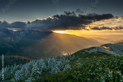 Zachód słońca widziany z Grzesia w Tatrach Zachodnich.