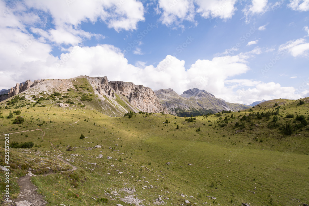 Besteigung des Piz Daint vom Ofenpass, vorbei am Il Jalet über den Westgrad auf den Gipfel (2968m) und zurück. Abzweigung bei Davo Plattas von oben. Blick auf Il Jalet.