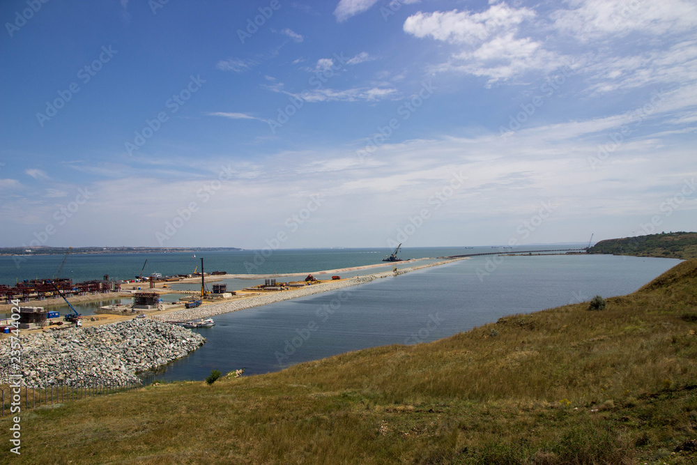 the construction of the Kerch bridge to Crimea