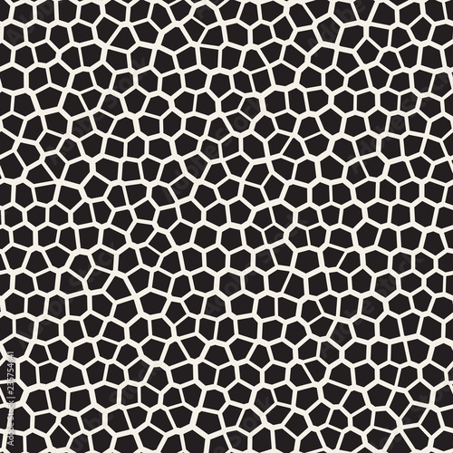 Seamless irregular lines vector mosaic pattern. Abstract chaotic tessellation texture