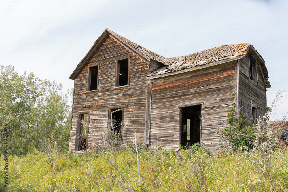 Fototapeta premium two story abandoned house