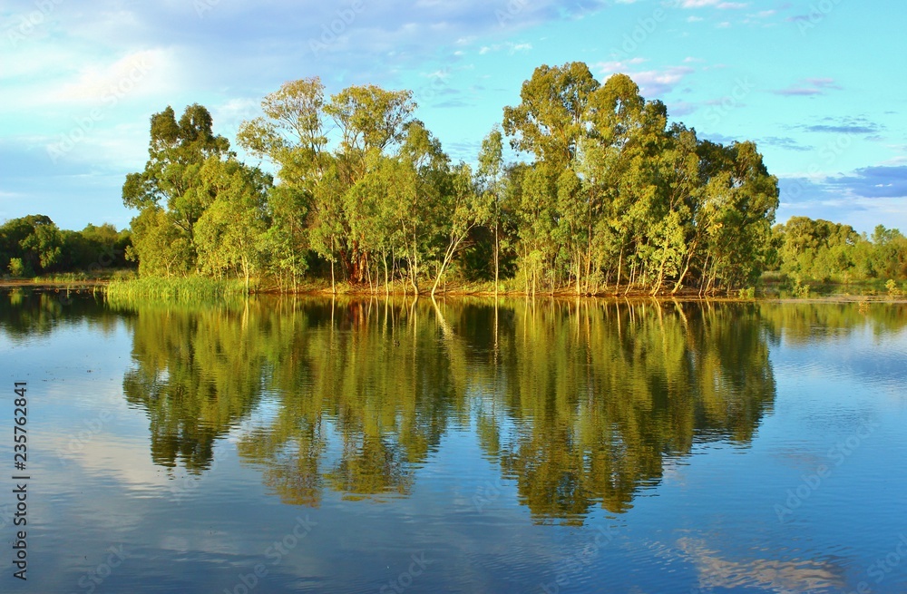 Obraz premium lac et reflet de la nature sauvage en Australie