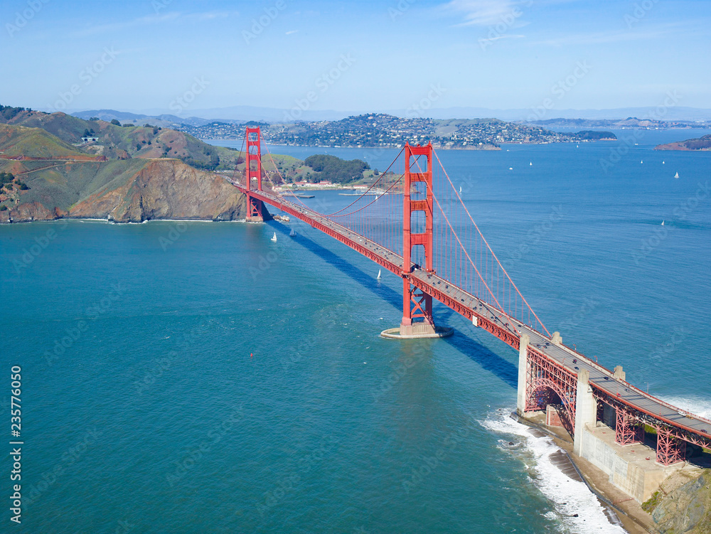 Fototapeta Zdjęcie lotnicze mostu złotej bramy