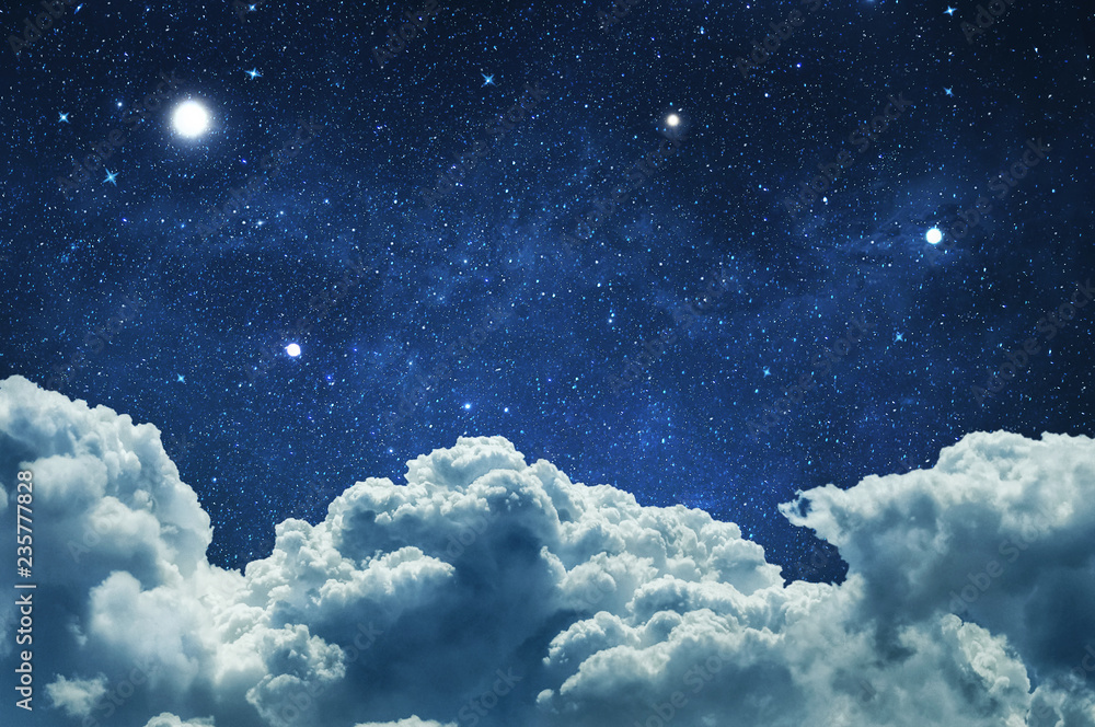 Fototapeta Nocne niebo z chmurami i gwiazdami