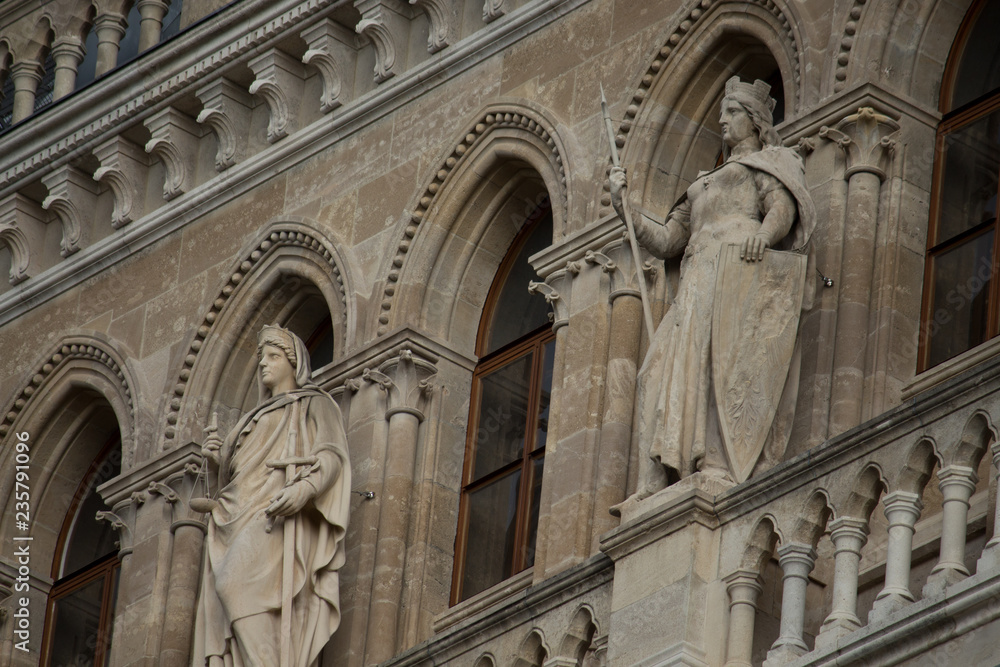 Detalhe das estátuas do parlamento austríaco