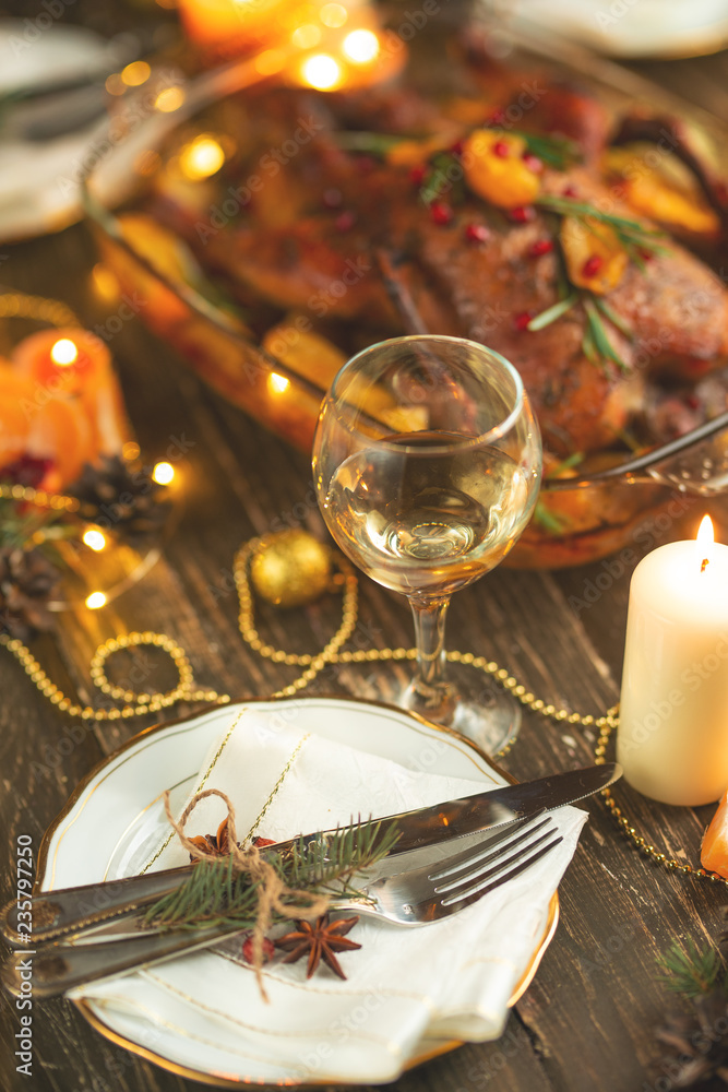 Naklejka premium Festive Christmas table setting, happy new year and christmas