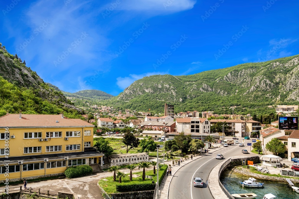 Obraz premium Streets and Tourists in Kotor
