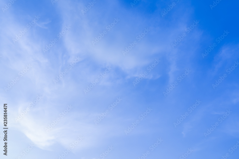 Obraz premium blue sky with tiny clouds. environment concept.