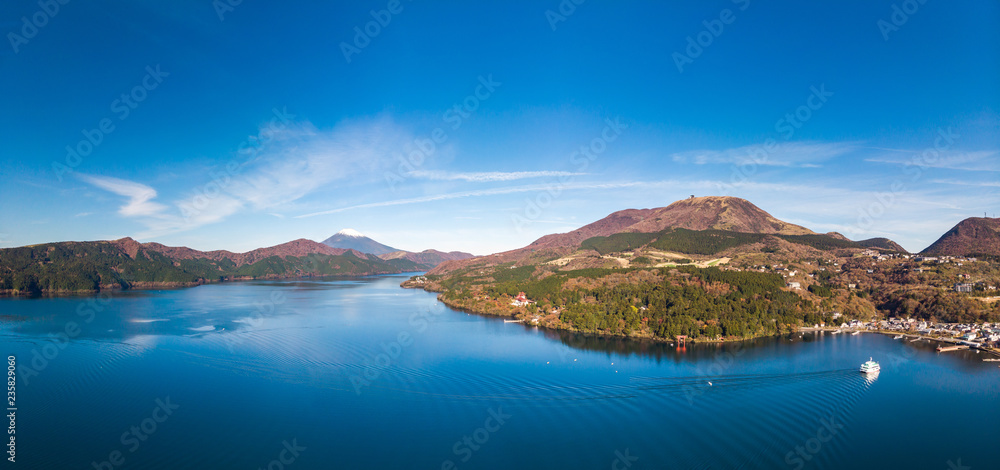 Obraz premium Mount Fuji and Lake Ashi.The shooting location is Lake Ashi, Kanagawa Prefecture Japan.View from drone.-aerial photo.