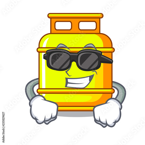 Super cool gas tank operating the character cooking