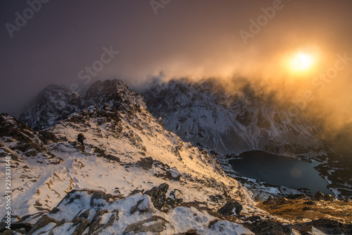 Fototapeta Naklejka Na Ścianę i Meble -  Zachód słońca w Tatrach ,widok ze Szpiglasowego Wierchu.