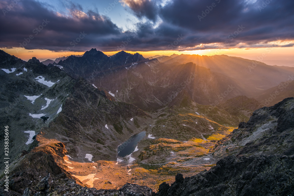 Fototapeta premium Zachód słońca widziany z Małej Wysokiej w Tatrach.