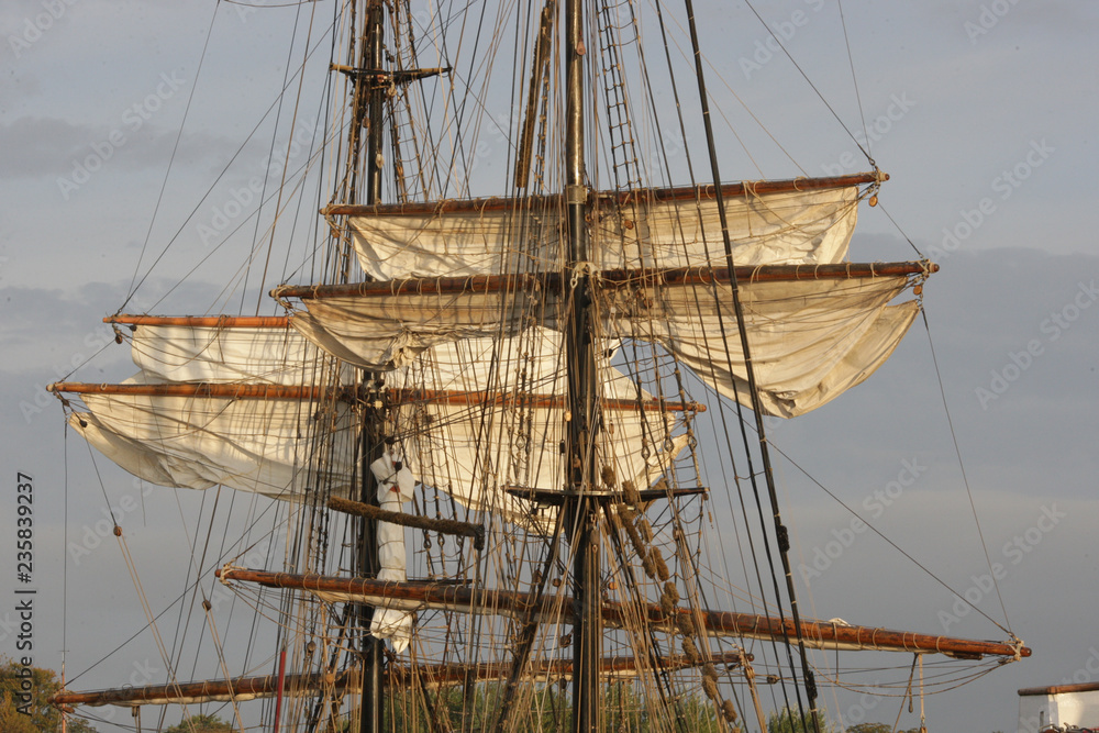 Fototapeta premium Segel vorbereiten für den Törn