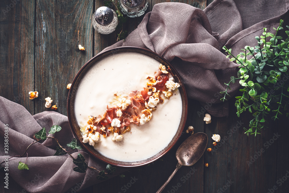 Soupe Chou Fleur Pomme De Terre Recettes De Soupe De Chou Fleur Et Pommes De Terre 9 Soupe de Chou-Fleur, Popcorn au Curry, Jambon Speck Stock Photo | Adobe