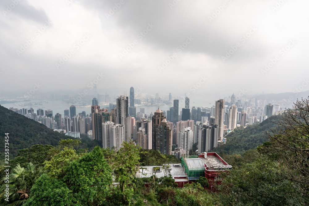 Obraz premium View of Hong Kong from Victoria Peak on a cloudy day