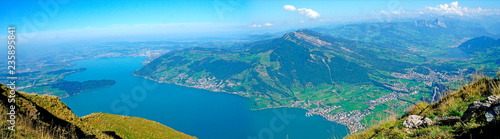 Der Zugersee in der Schweiz/Blick von der Rigi auf den Zugersee mit dem Ort Arth und den Lauerzersee im Kanton Schwyz, Panorama,