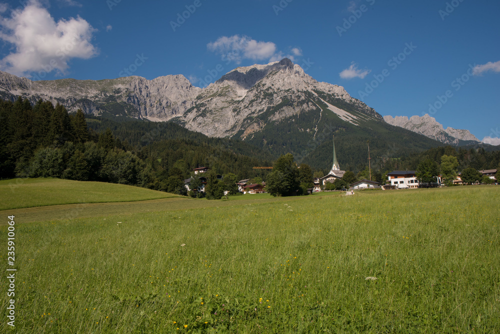 Naklejka premium Scheffau am Wilden Kaiser