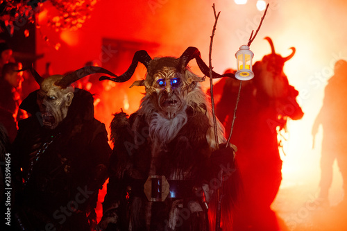 Perchten und Krampus