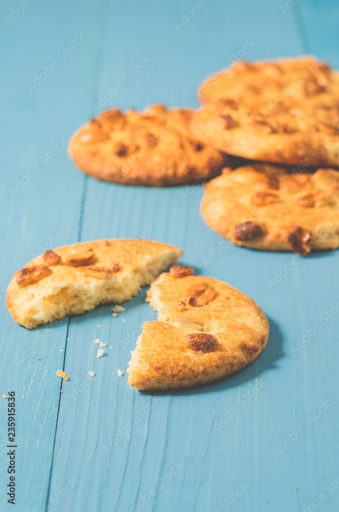 chip cookies with nuts/chip cookies with nuts on a blue wooden background, close up chip cookies with nuts/chip cookies with nuts on a blue wooden background, close up