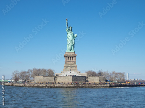 Statue of Liberty from Cruiser at Manhattan, New York City © 智大 永井