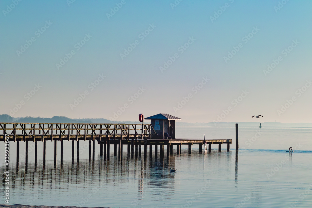 Badesteg, Ostseebad in Flensburg mit Aussicht auf die Flensburger Förde. Badesteg, Ostseebad in Flensburg mit Aussicht auf die Flensburger Förde.