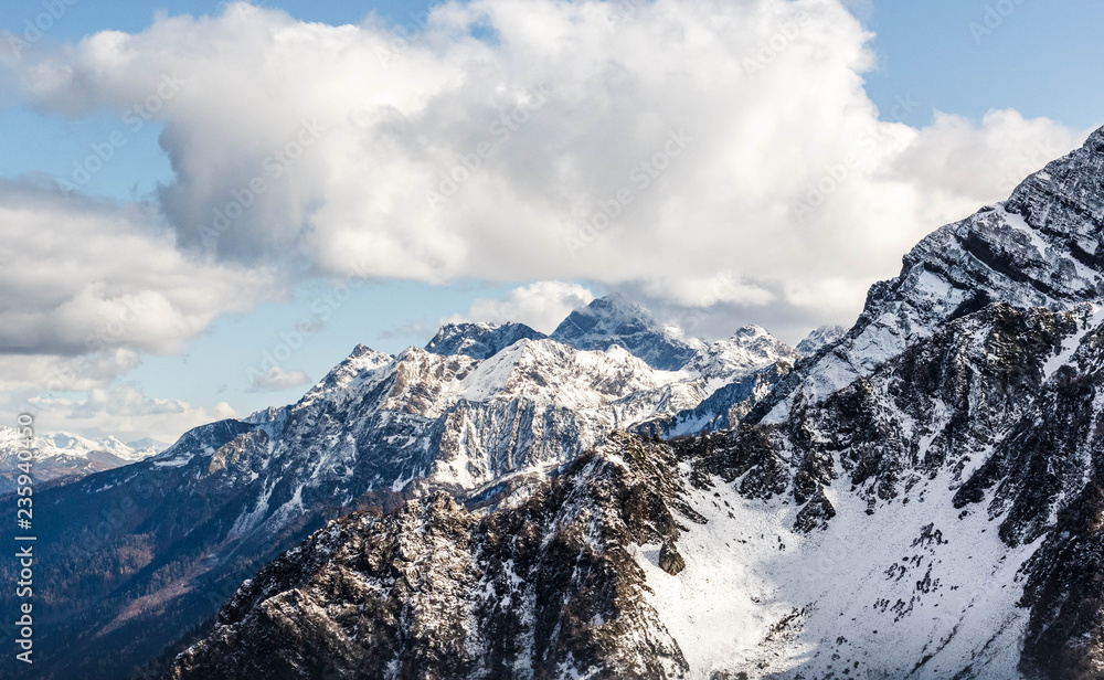 Obraz premium Snow-capped mountain peaks. Mountain landscape.