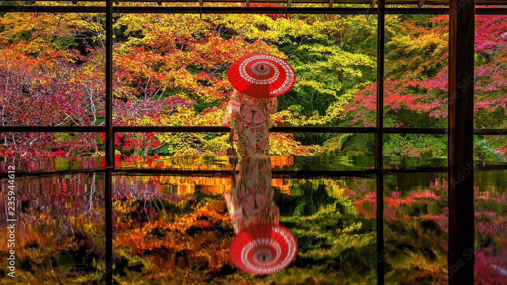 Naklejka premium Kolorowy jesień Japoński ogród świątyni Rurikoin w Kioto