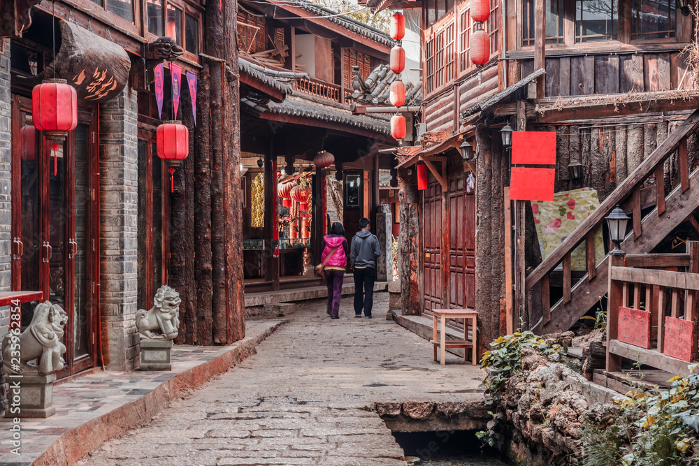 On the street of ancient town Shuhe, Lijiang, UNESCO World Heritage Site. Yunnan province, China. Travel Asia. - obrazy, fototapety, plakaty 