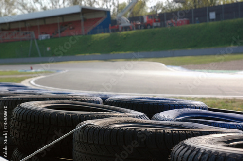 Tableau sur toile motorsport barriere aus reifen safer barriers rennstrecke kurve