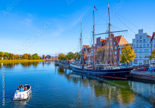 Altes Segelschiff im hafen Lübeck