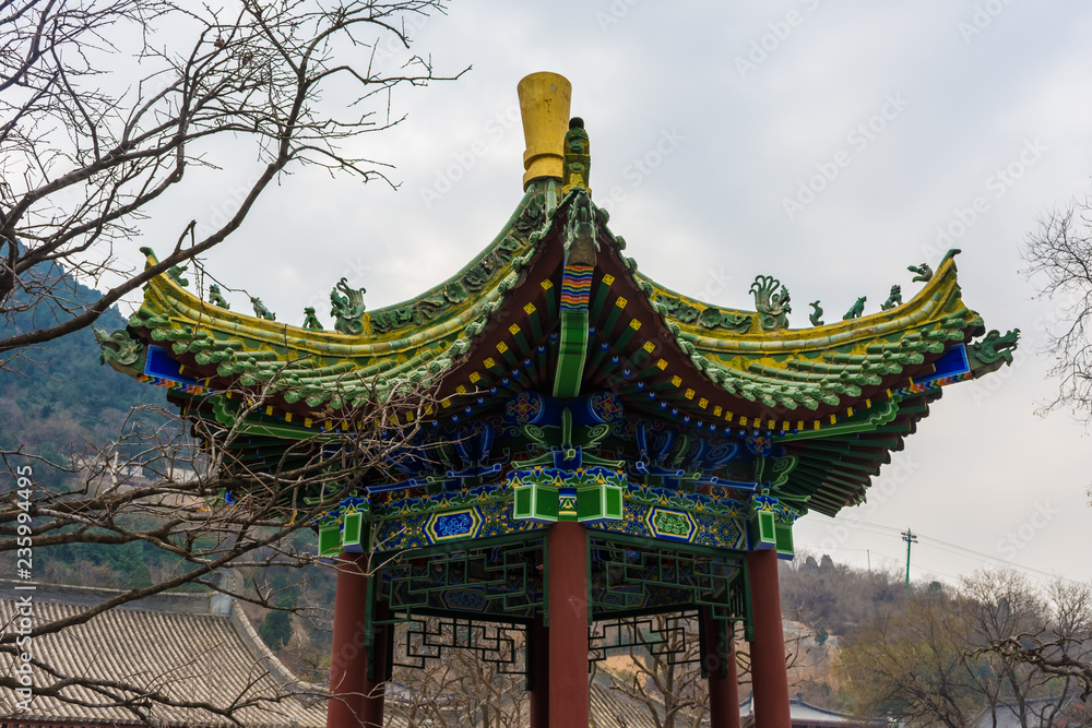 Fototapeta premium HUAQING, CHINA, 25 DECEMBER 2017: Beautiful chinese traditional architecture in Huaqing Palace