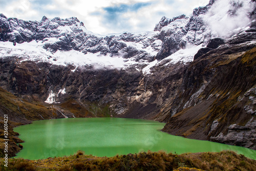 La Laguna Amarilla, all'interno del vulcano El Altar, Ecuador