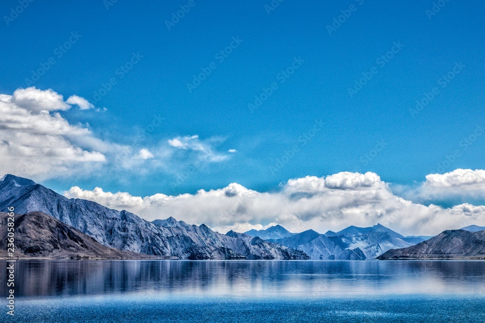 Obraz premium Pangong lake in Leh, India
