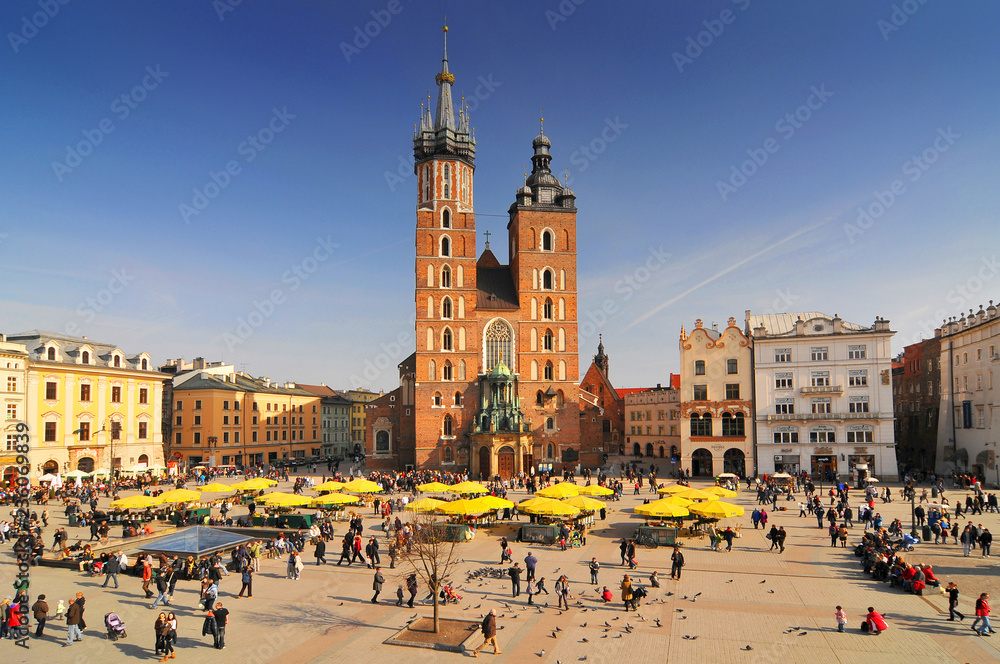 Obraz premium Poland, Krakow, Main Market Square, St Mary Church.