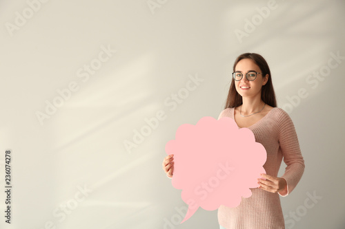 Young woman with blank spee...