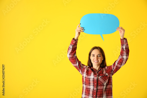 Young woman with blank spee...