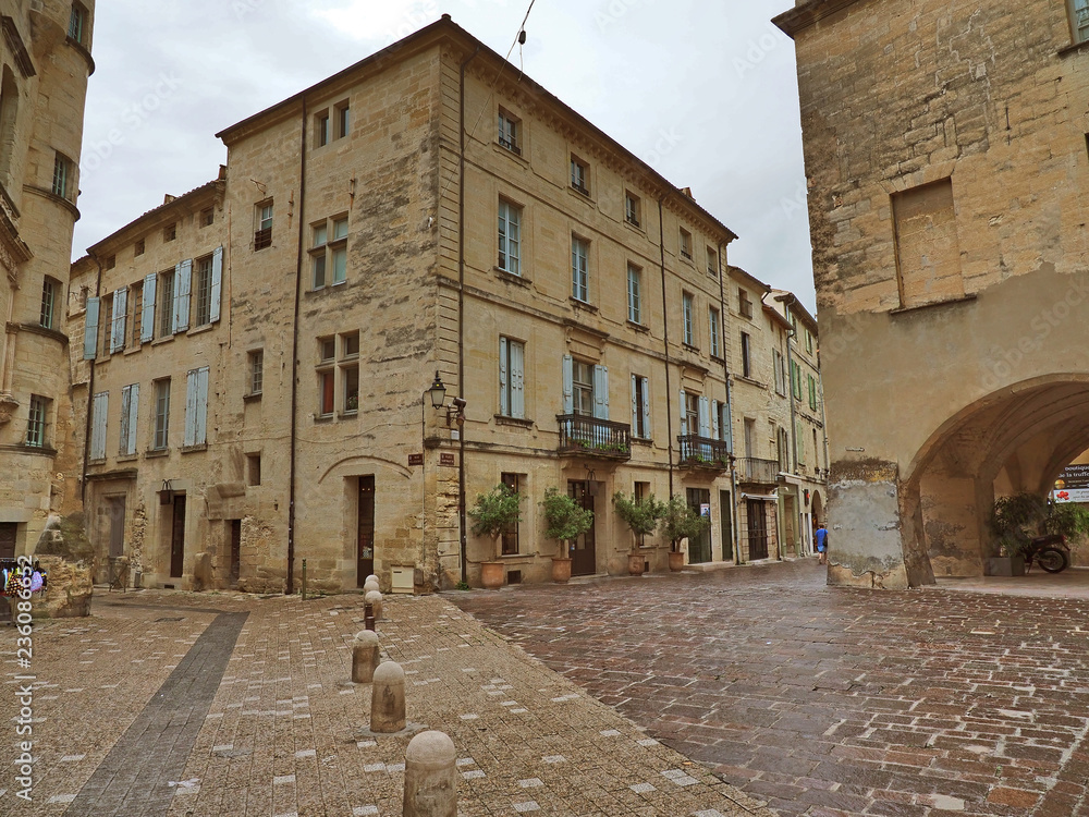 Uzès – gemütliche Kleinstadt in Frankreich - High Dynamic Range Image (HDR)