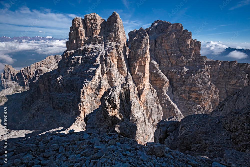 Mountaineers equipped face the