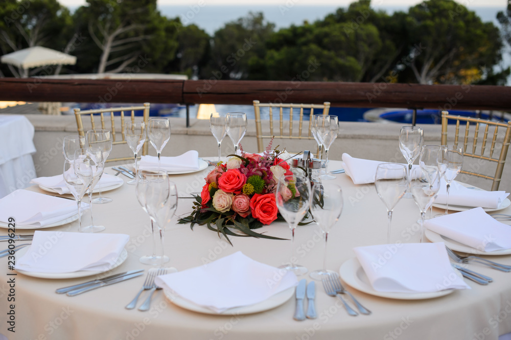 Fototapeta premium Table decoration at a luxury wedding reception