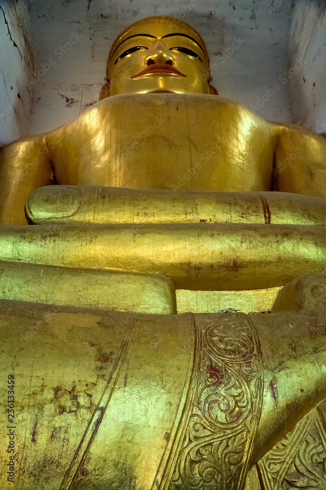Goldene Buddhastatue